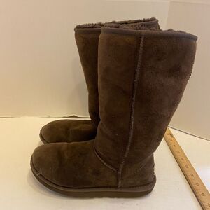 Ugg classic boot brown size 7